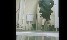 七月最新流出厕拍 大神严小开潜入某高校无门女厕前景偷拍学妹尿尿有些妹子打扮挺前卫的