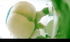七月最新流出针织厂(原食品厂）女厕近距离后拍 女工尿尿两个年轻妹子还不错逼嫩嫩的