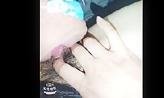少妇勾引大爷 老头乐上车震 大爷无套插入艹得少妇大喊：“大爷，艹我，艹我，好爽！好爽