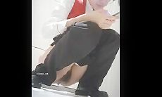 餐厅女厕全景偷拍多位美女小靓妹 身材极品长得也是真的漂亮