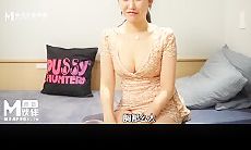 chinese porn(麻豆传媒)(ps-012)飞镖店搭讪美乳少女