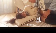 chinese porn(麻豆传媒)(md-0266)保全强上变态少女-赵晓涵