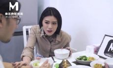MD0127分享骚货老婆强势调教处男晚辈艾秋.